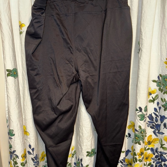 The North Face Woman’s Joggers NWT - Picture 2 of 7